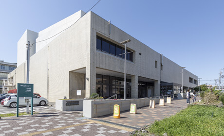 川崎市幸図書館